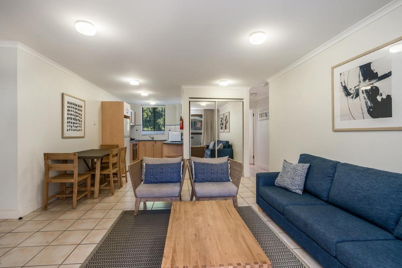 Bayview Beachfront Apartments, In Town Right On The Beach 바이런베이 외부 사진