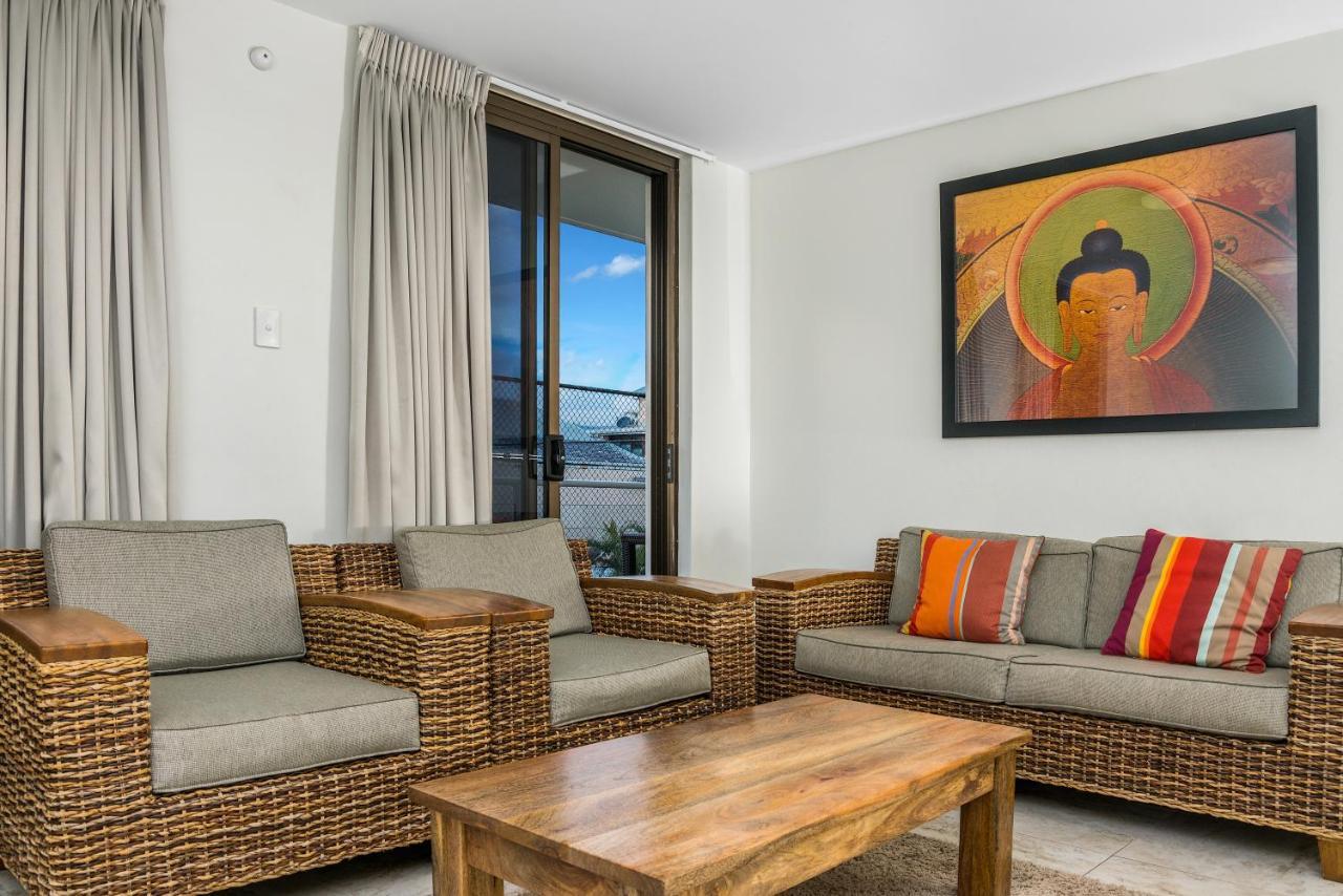 Bayview Beachfront Apartments, In Town Right On The Beach 바이런베이 외부 사진
