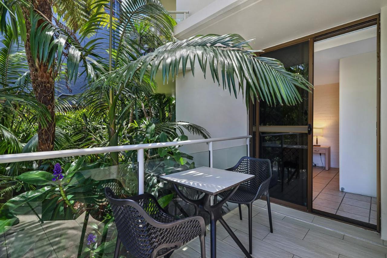Bayview Beachfront Apartments, In Town Right On The Beach 바이런베이 외부 사진