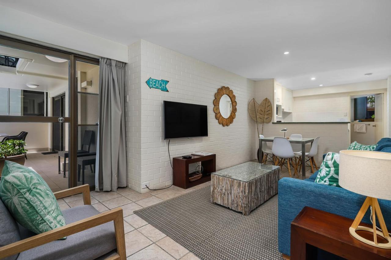 Bayview Beachfront Apartments, In Town Right On The Beach 바이런베이 외부 사진