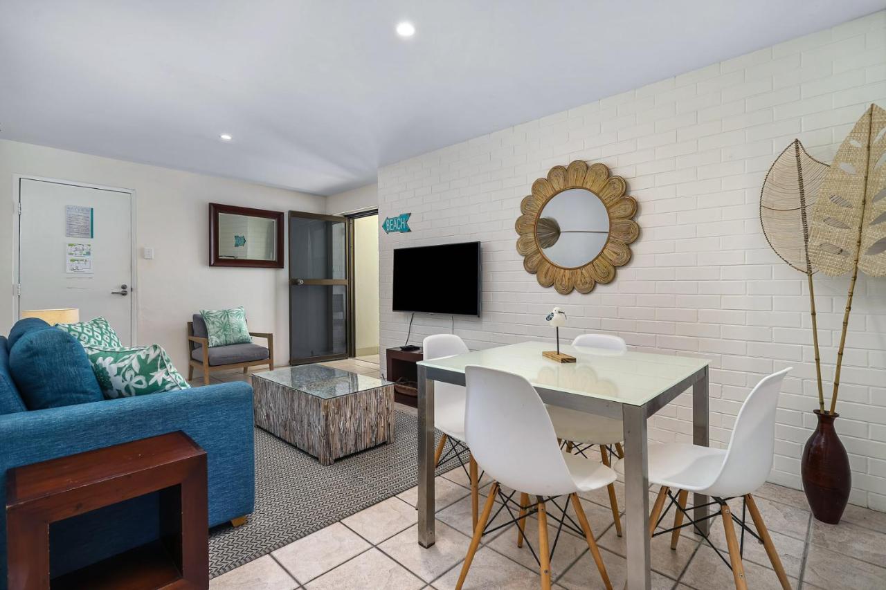 Bayview Beachfront Apartments, In Town Right On The Beach 바이런베이 외부 사진