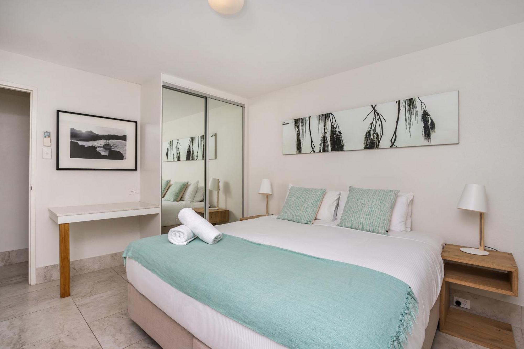 Bayview Beachfront Apartments, In Town Right On The Beach 바이런베이 객실 사진
