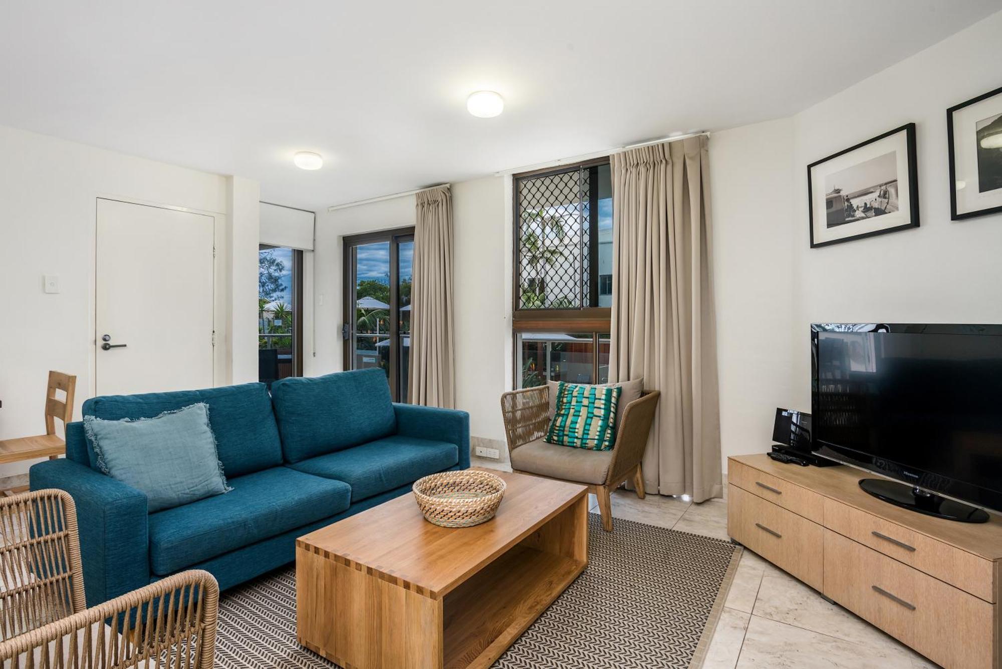 Bayview Beachfront Apartments, In Town Right On The Beach 바이런베이 외부 사진