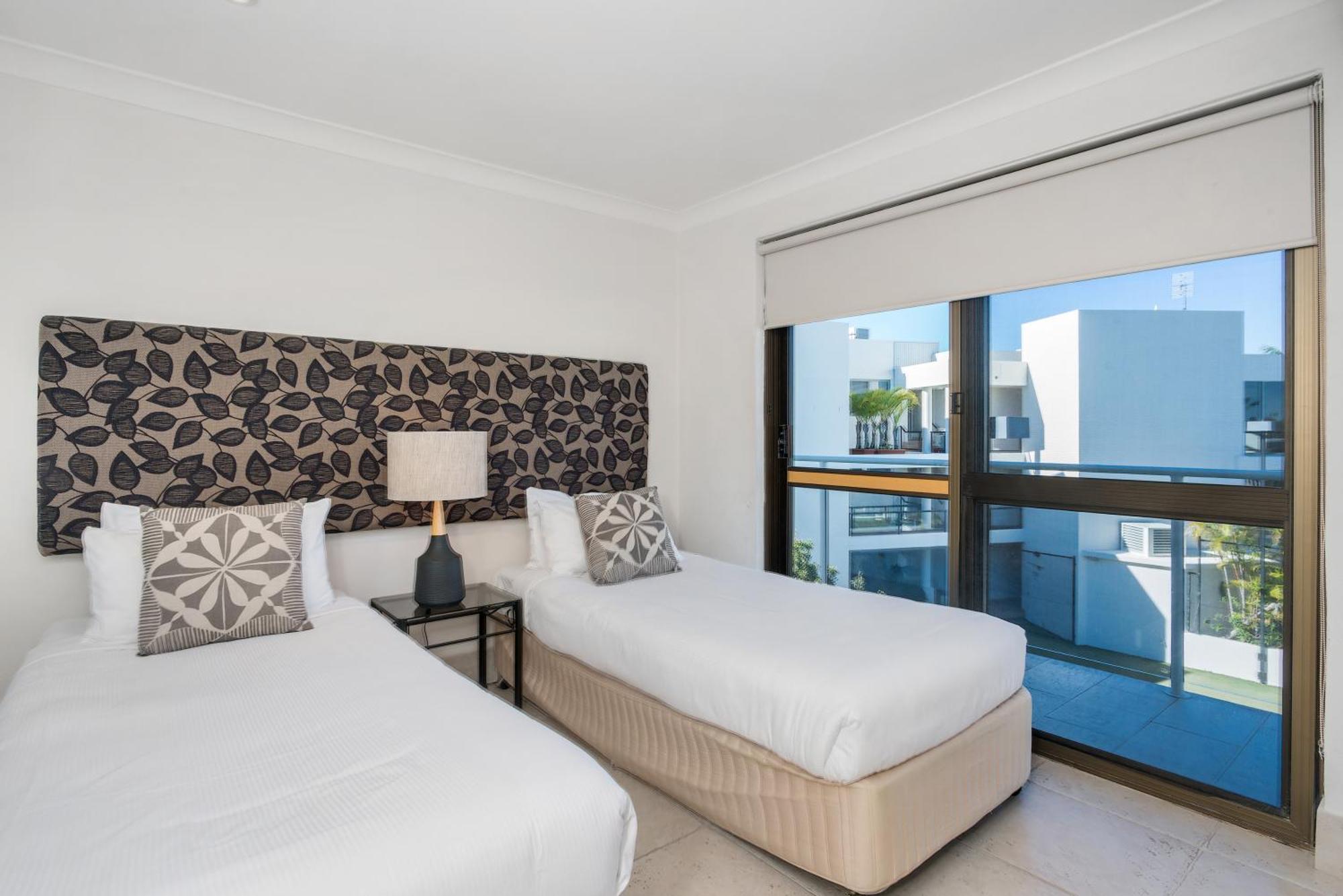 Bayview Beachfront Apartments, In Town Right On The Beach 바이런베이 외부 사진