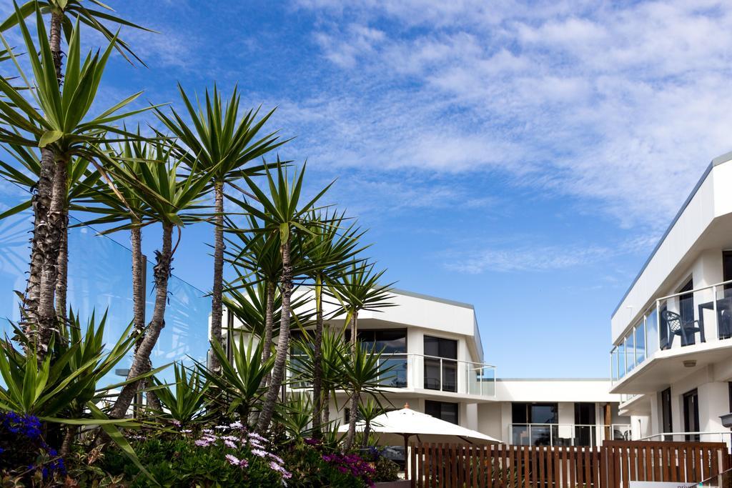 Bayview Beachfront Apartments, In Town Right On The Beach 바이런베이 외부 사진