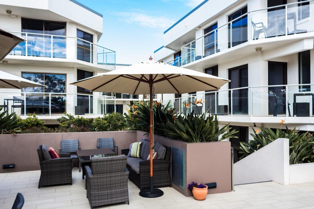 Bayview Beachfront Apartments, In Town Right On The Beach 바이런베이 외부 사진