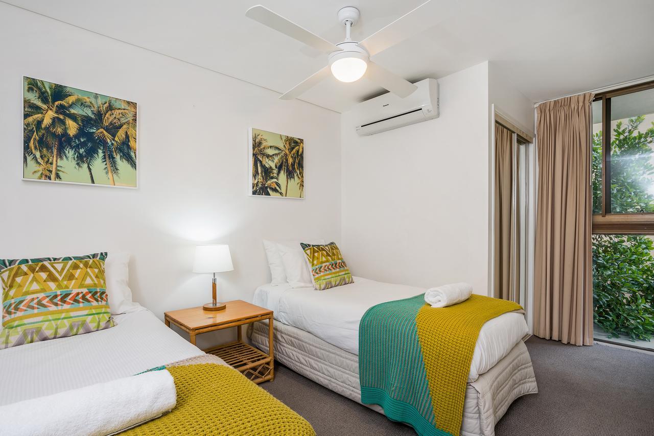 Bayview Beachfront Apartments, In Town Right On The Beach 바이런베이 외부 사진