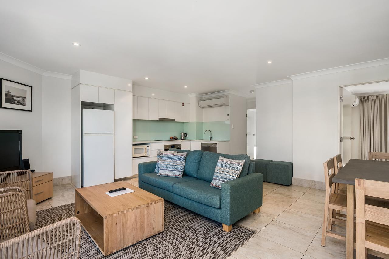 Bayview Beachfront Apartments, In Town Right On The Beach 바이런베이 외부 사진