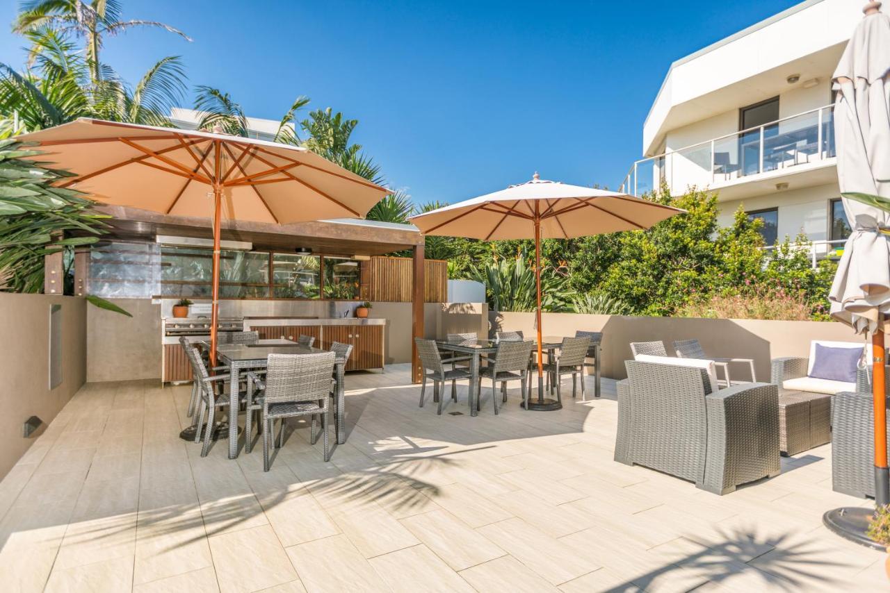 Bayview Beachfront Apartments, In Town Right On The Beach 바이런베이 외부 사진