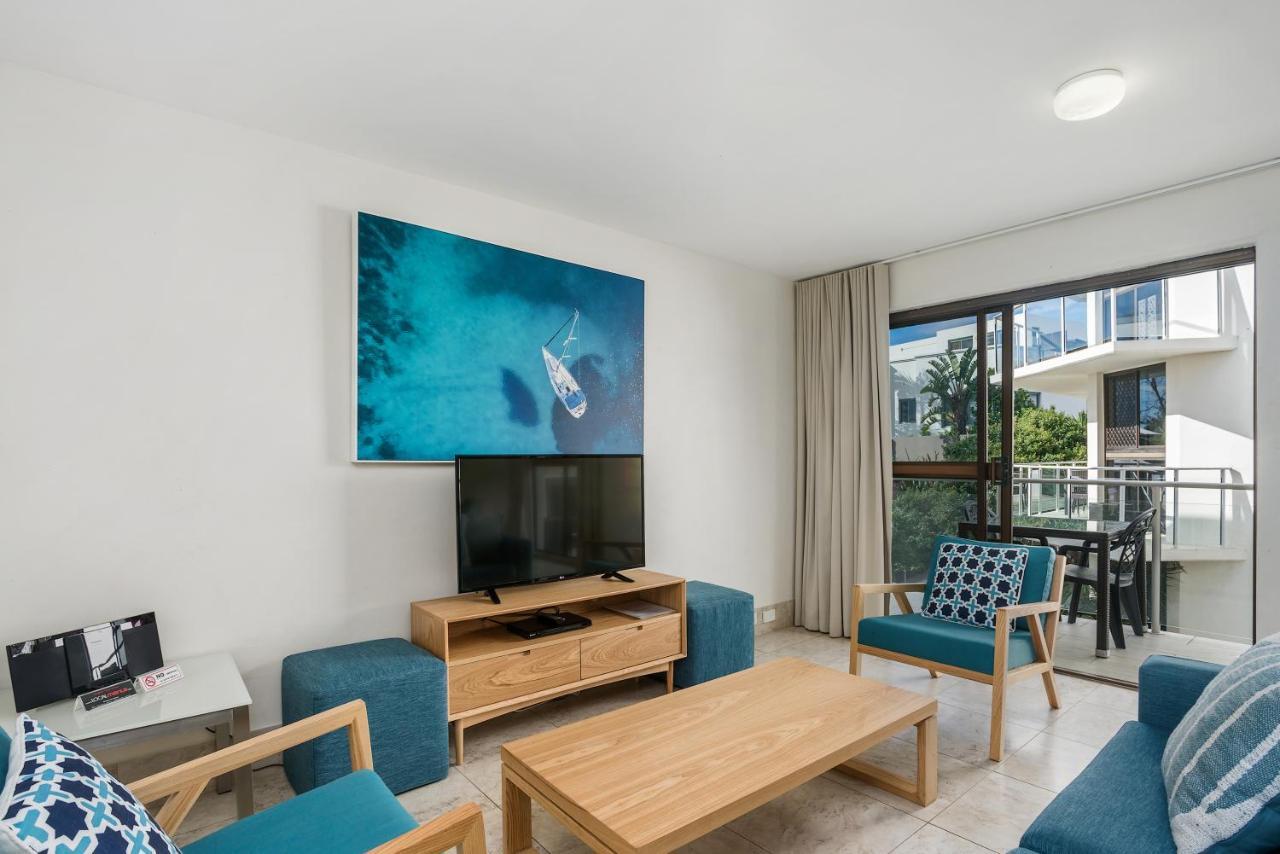 Bayview Beachfront Apartments, In Town Right On The Beach 바이런베이 외부 사진